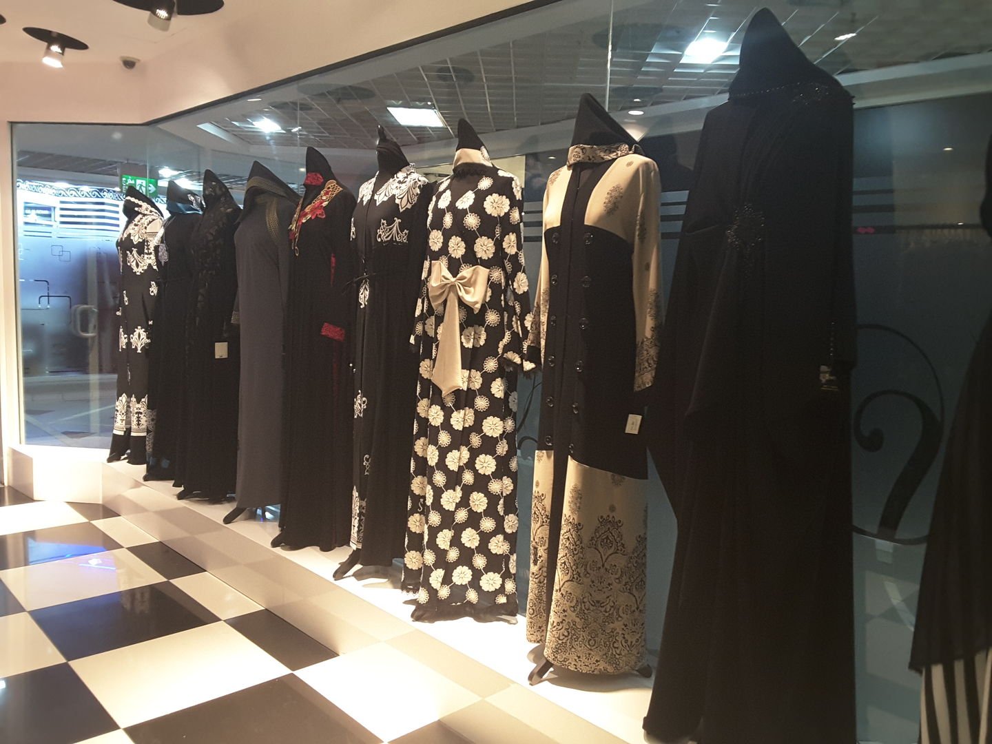 Abaya Shop: Find Elegant Styles for Every Occasion