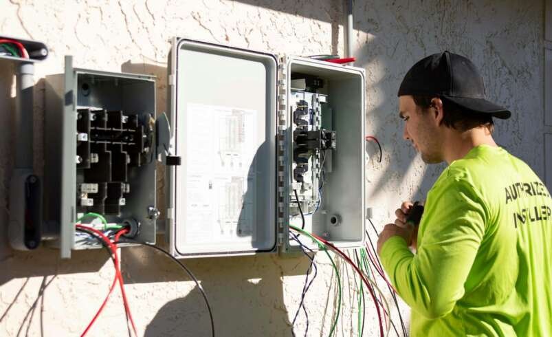 How Power Distribution Panels Help Reduce Downtime