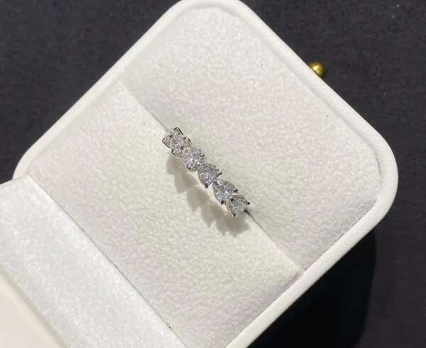 A First-Time Buyer’s Checklist for Lab Grown Diamond Engagement Rings