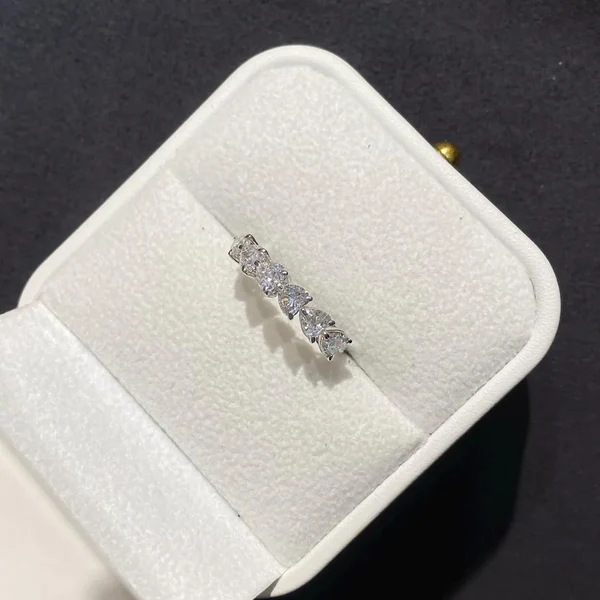 A First-Time Buyer’s Checklist for Lab Grown Diamond Engagement Rings
