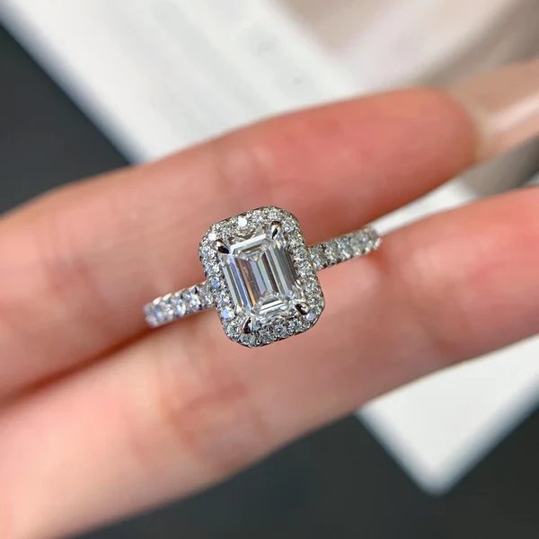 What You Should Know Before Buying a Pavé Lab Diamond Ring