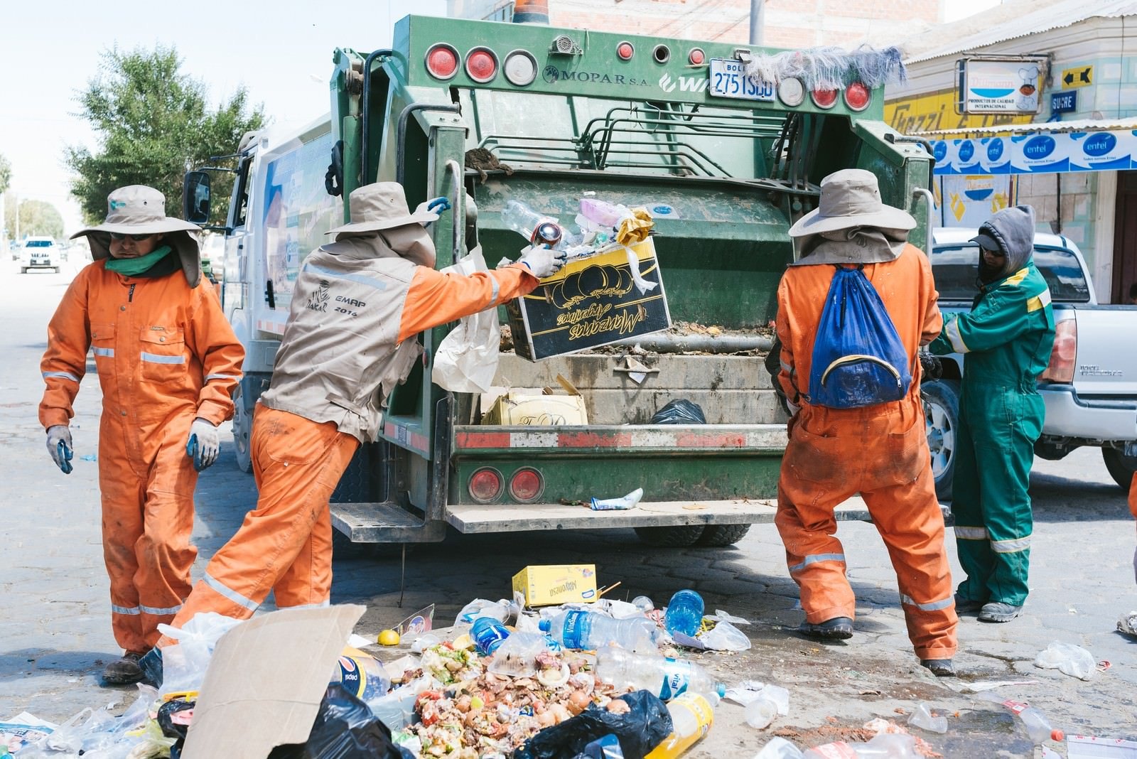 How Same Day Dumpster Rental Service Makes Waste Removal Easier?