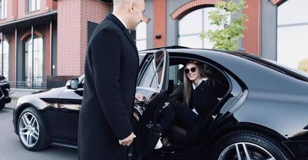 How Friends and Family Makes Luxury Transportation Easy in Chicago