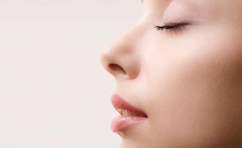 Rhinoplasty Dubai: How Does Chin Projection Influence the Assessment of Nose Shape?