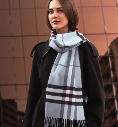 How Designer Scarves Bring Refinement to Modern Wardrobes